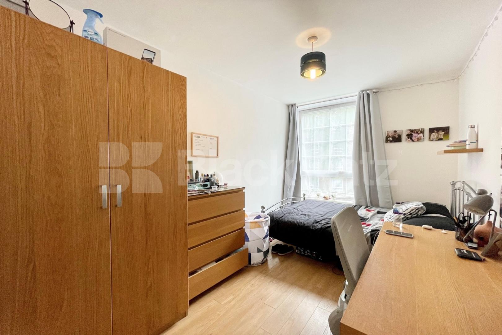 Superbly located to either London Bridge or Borough  Long Lane , Borough / London Bridge